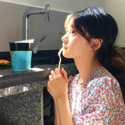 高档私房菜馆实拍：当红小花与前任深夜同框，公司火速否认